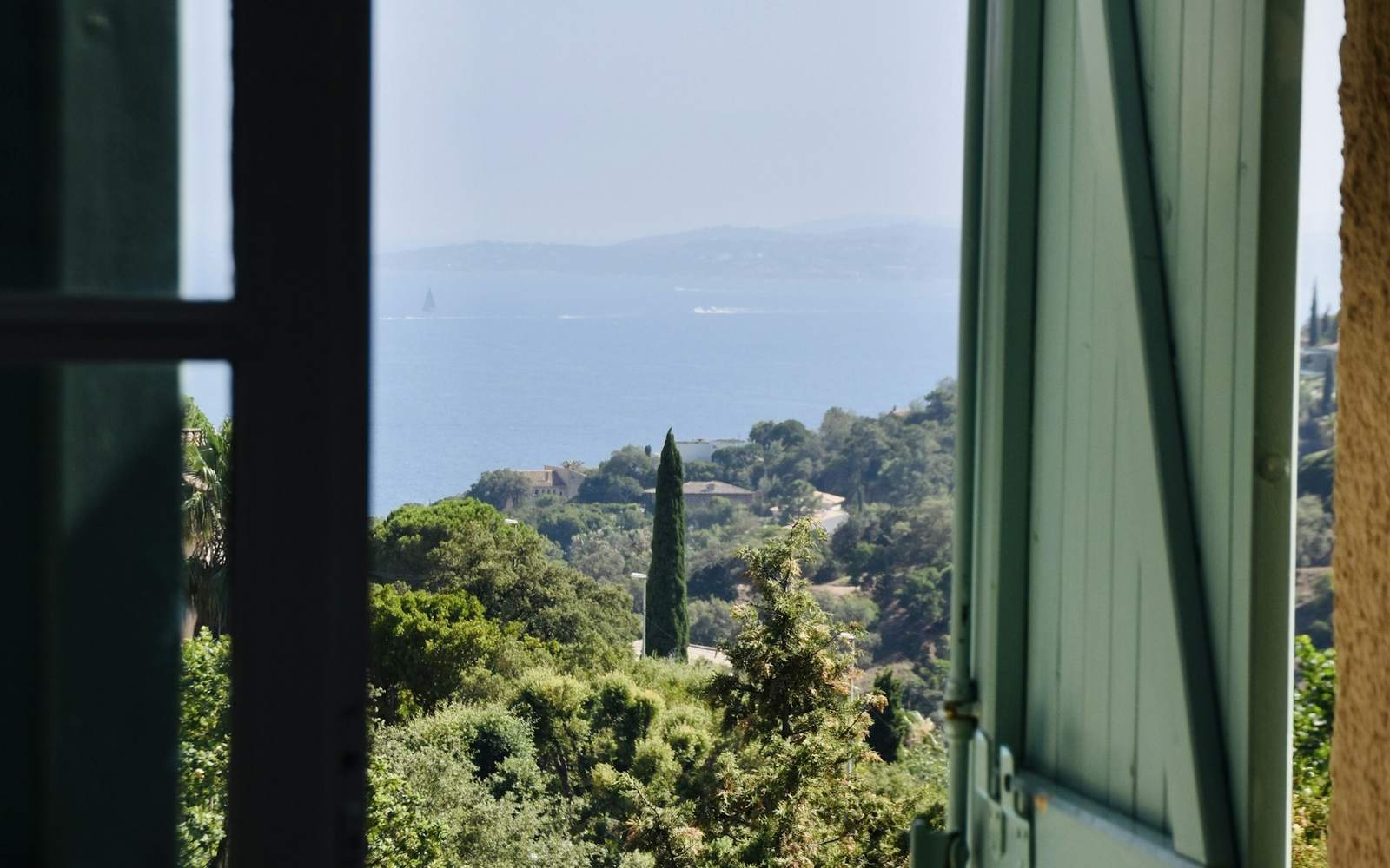 Terrasse ouverte sur l'océan — immobilier premium du littoral